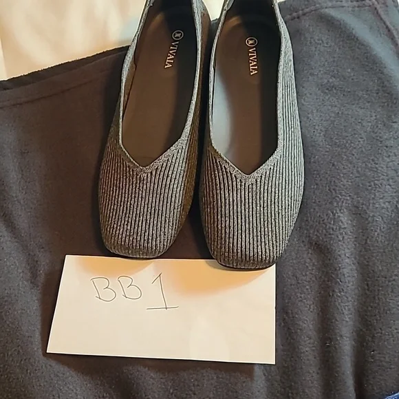 Vivaia Grey  Square-Toe V-Cut Flats (Margot 2.0) Size 41.5 - Picture 6 of 6